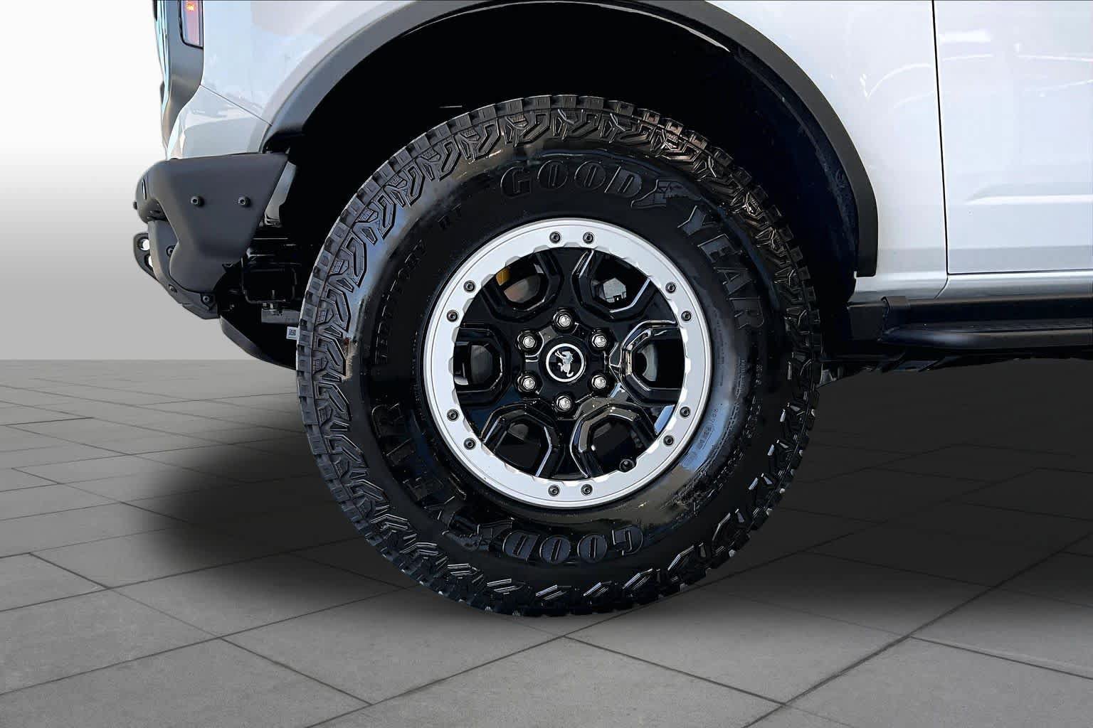 Used 2025 Ford Bronco Badlands AWD/4WD image 10