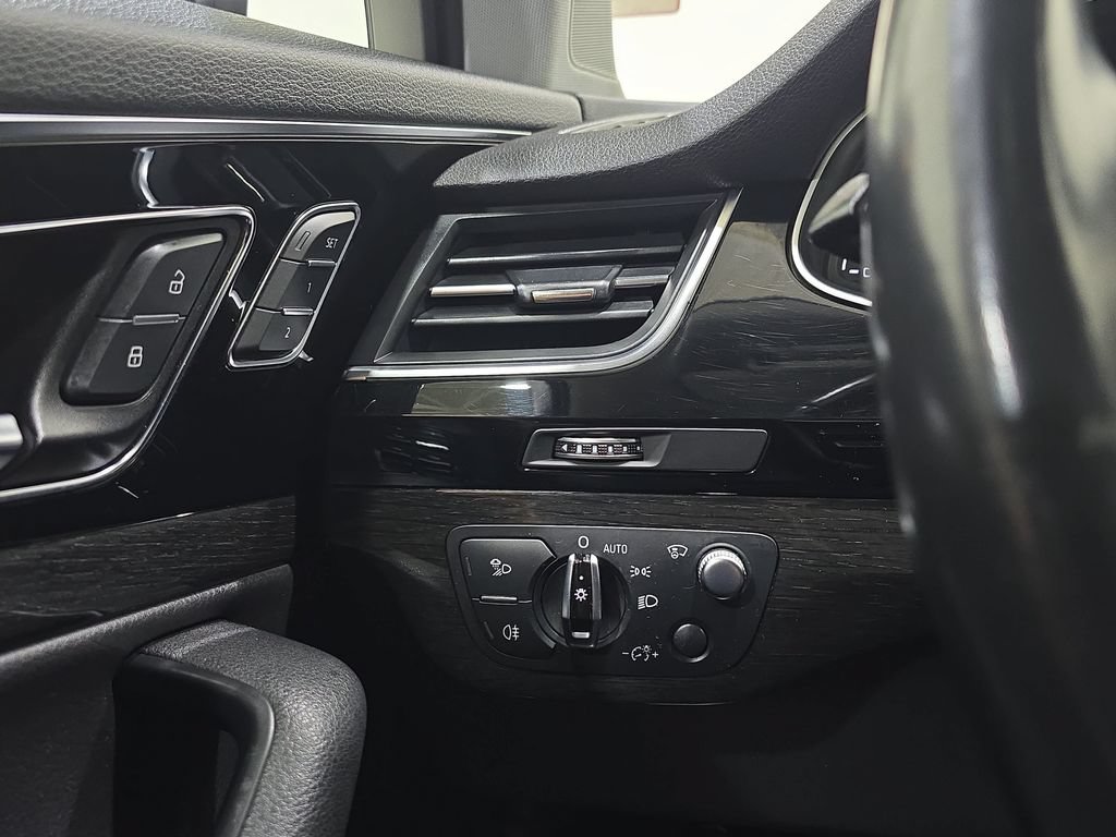 Used 2017 Audi Q7 3.0T Prestige w/ Prestige Package AWD/4WD image 29