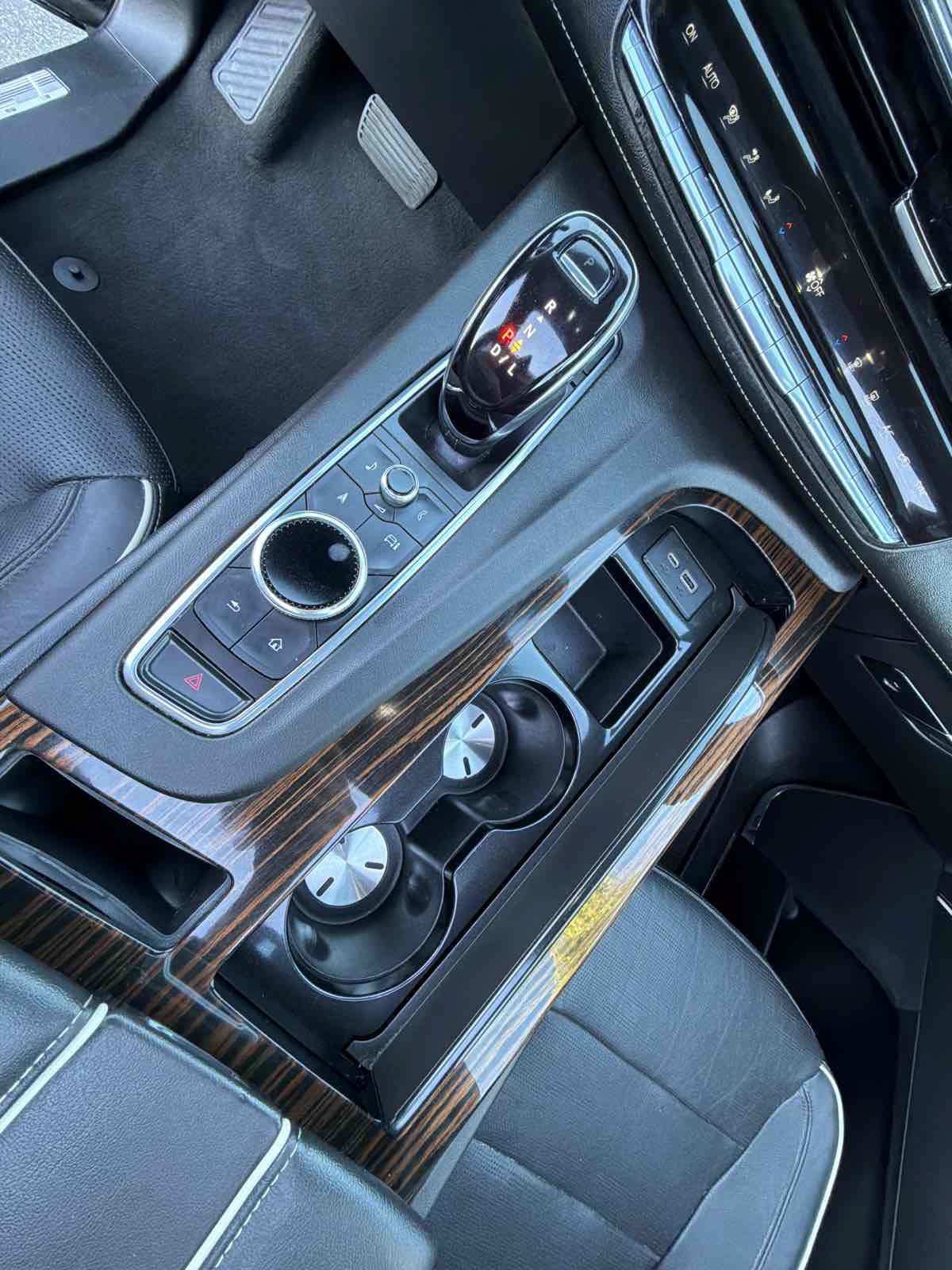 Used 2021 Cadillac Escalade Premium Luxury RWD image 35