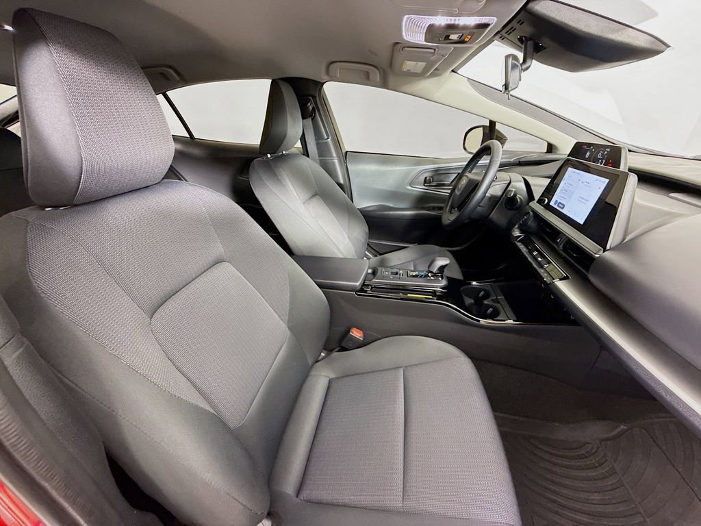 Used 2026 Toyota Prius LE AWD/4WD image 29