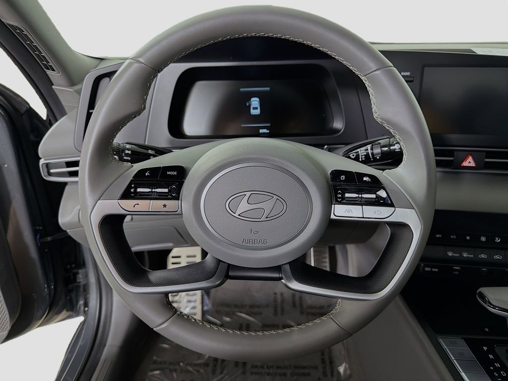 Used 2025 Hyundai Elantra Sport FWD image 14
