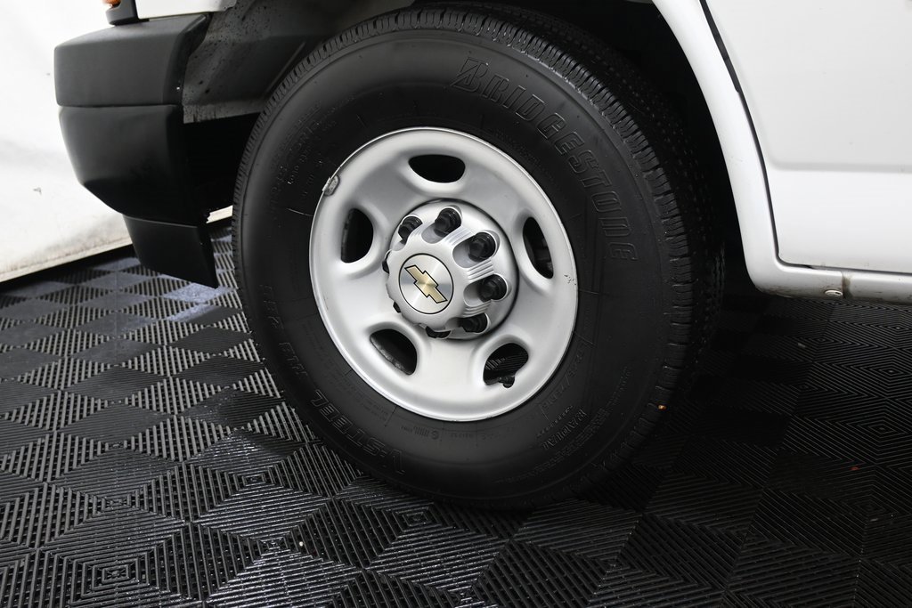 Used 2021 Chevrolet Express 2500 image 17