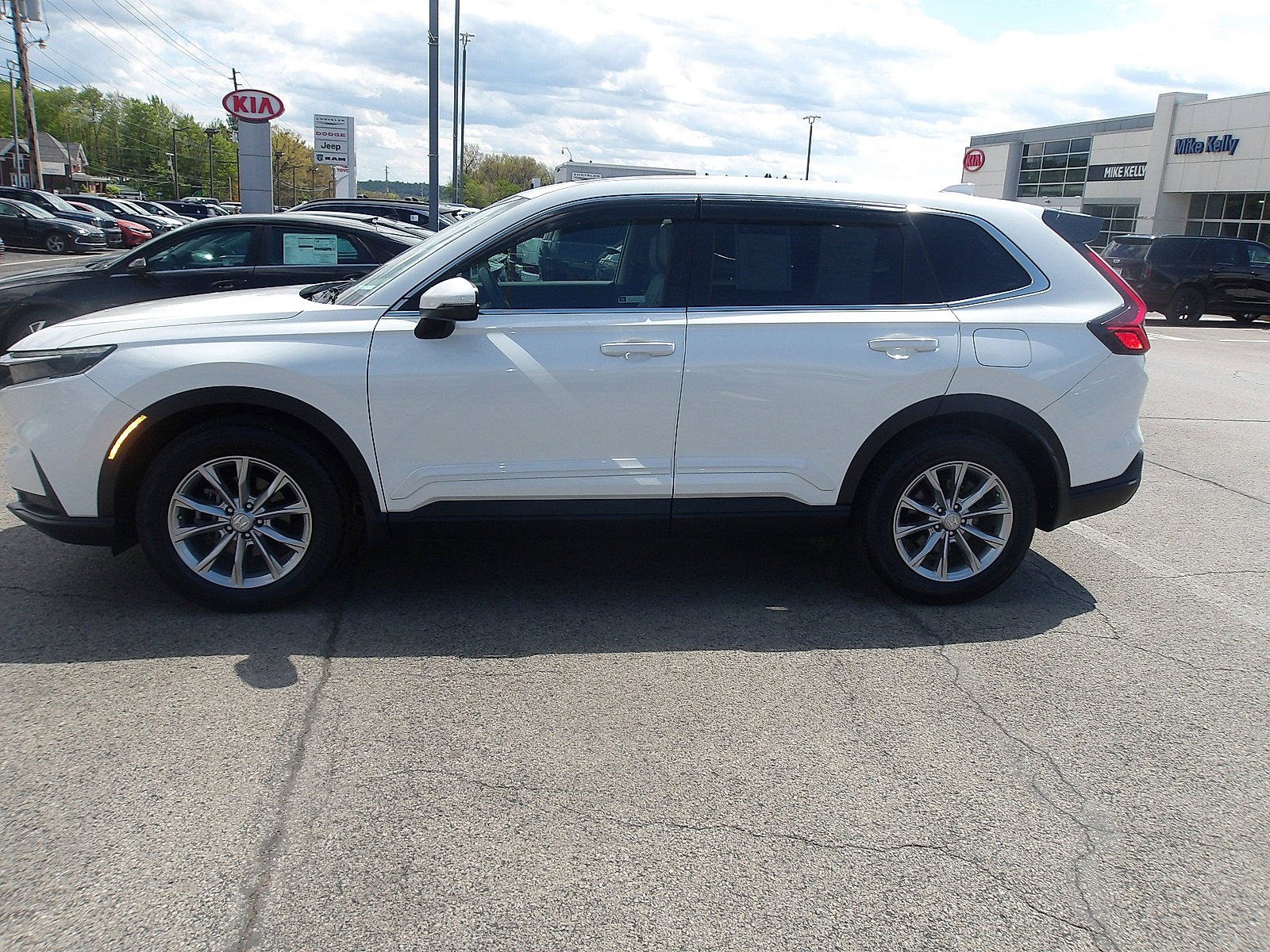 Used 2023 Honda CR-V EX image 4