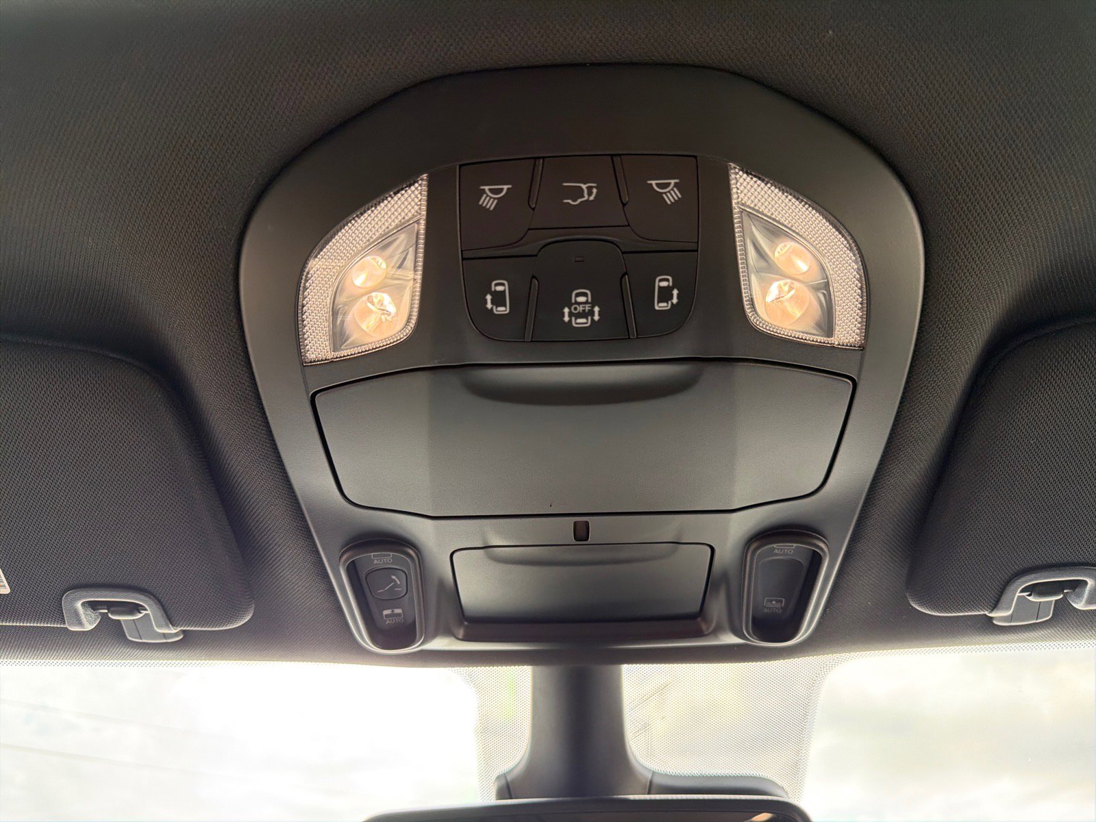 Used 2026 Chrysler Pacifica Limited image 18