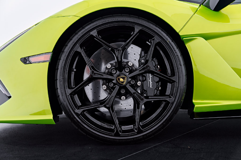 Used 2025 Lamborghini Revuelto AWD/4WD image 3