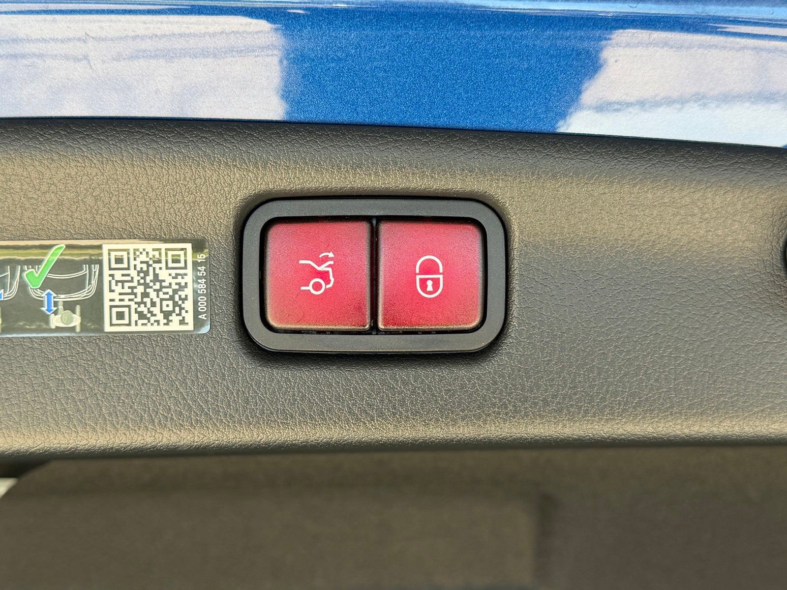 Certified 2025 Mercedes-Benz C 300 4MATIC Sedan image 17