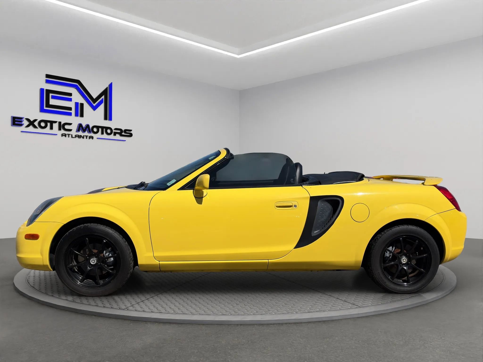 Used 2001 Toyota MR2 Spyder Convertible 2D image 2