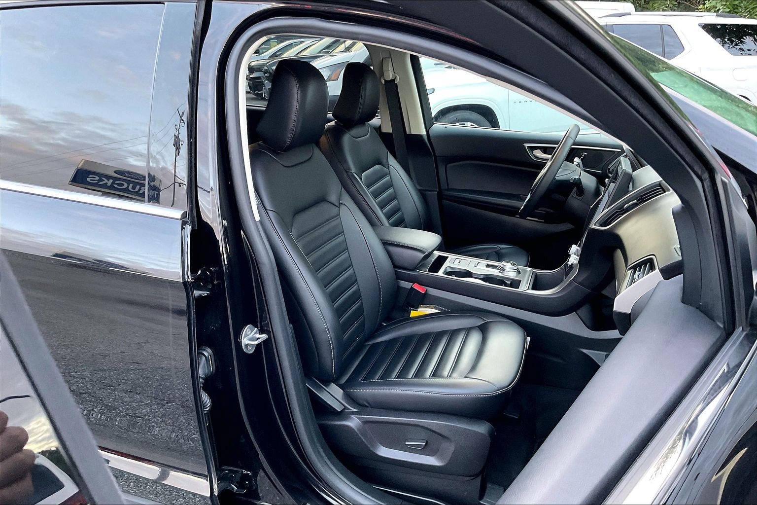 Certified 2024 Ford Edge SEL w/ Convenience Package AWD/4WD image 7