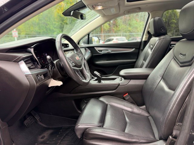 Used 2017 Cadillac XT5 Luxury w/ Driver Awareness Package AWD/4WD image 7