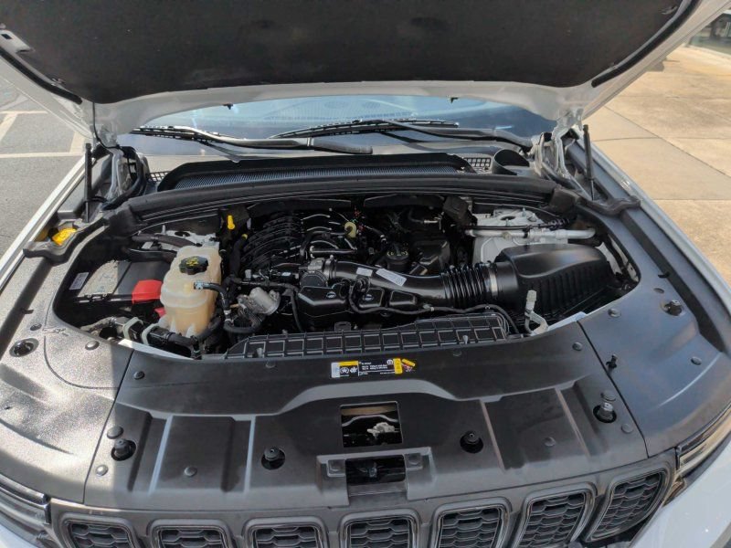 Used 2023 Jeep Grand Cherokee Altitude AWD/4WD image 25