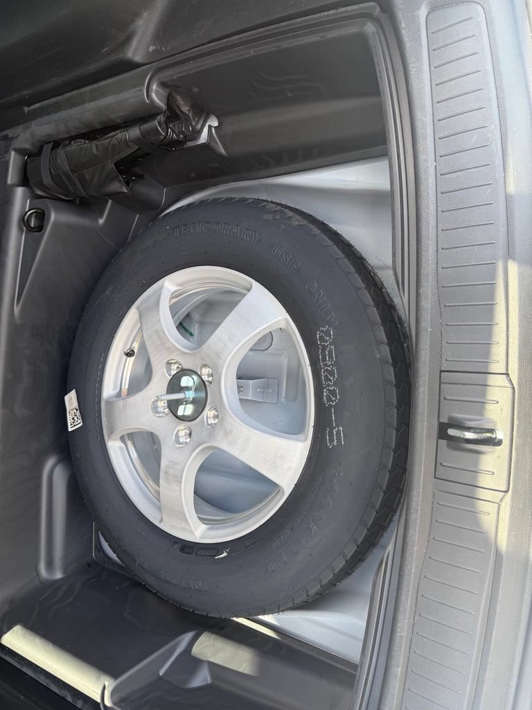 Used 2023 Jeep Grand Cherokee Altitude AWD/4WD image 16