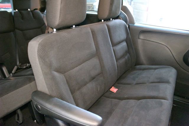 Used 2019 Dodge Grand Caravan SE FWD image 12