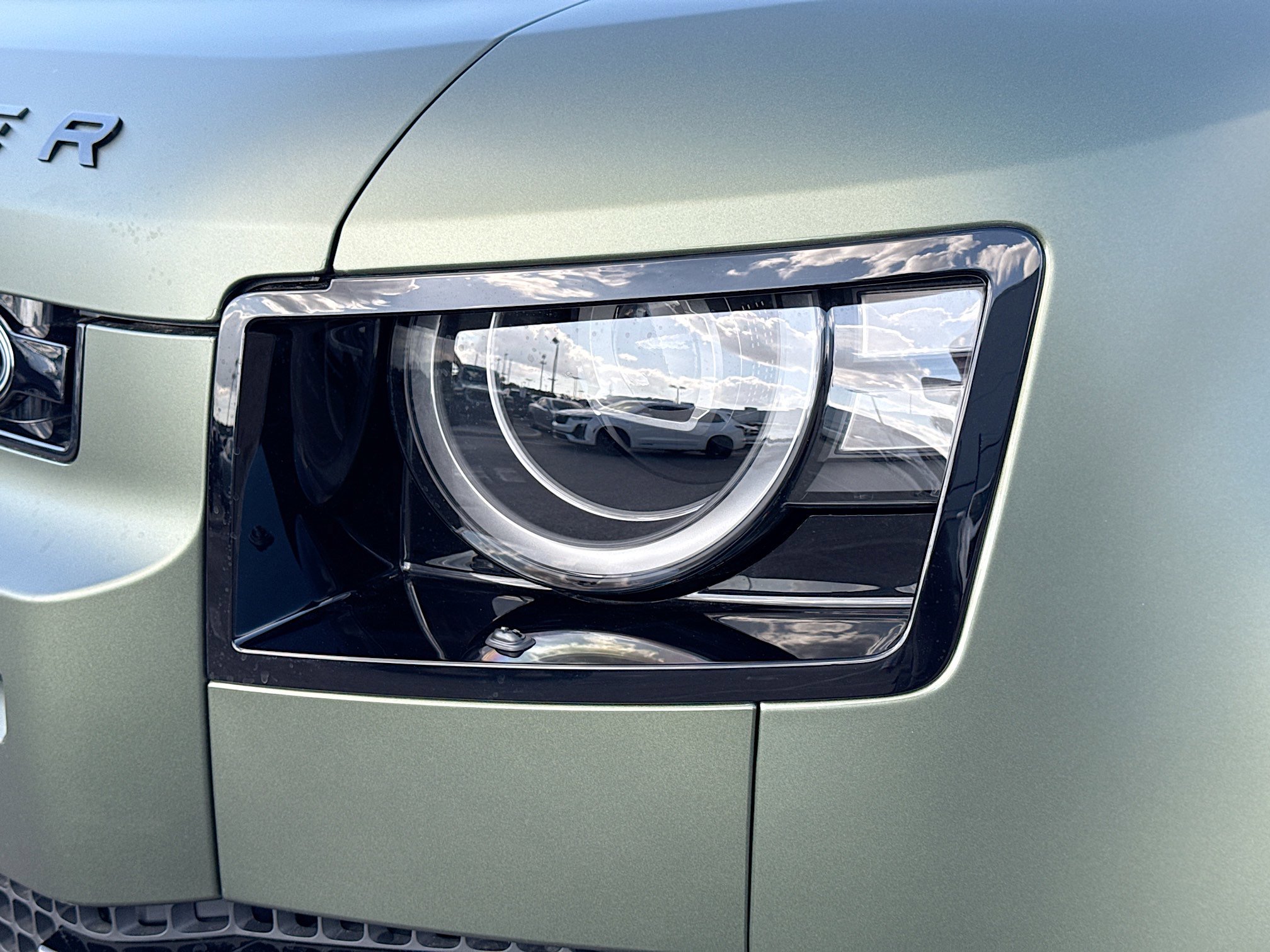 New 2026 Land Rover Defender 110 X-Dynamic SE AWD/4WD image 9