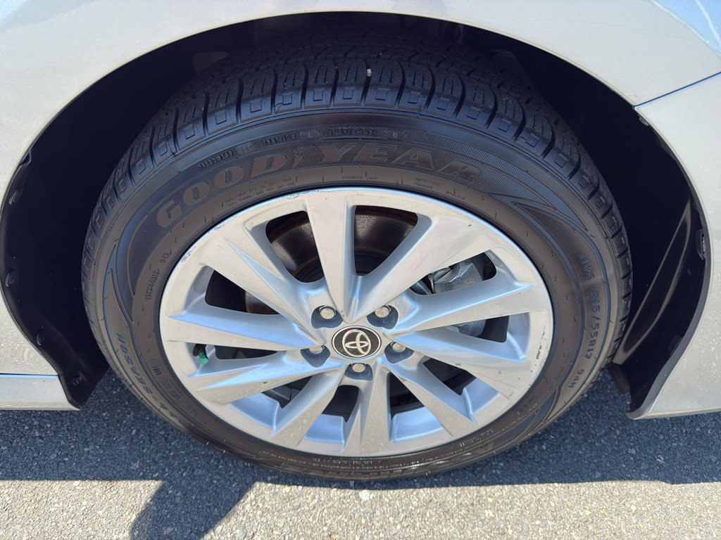 Used 2024 Toyota Camry LE image 33