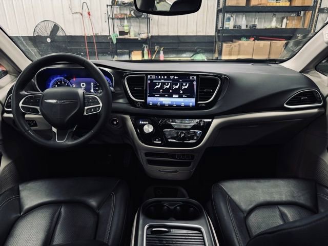 Certified 2024 Chrysler Pacifica Touring-L image 27