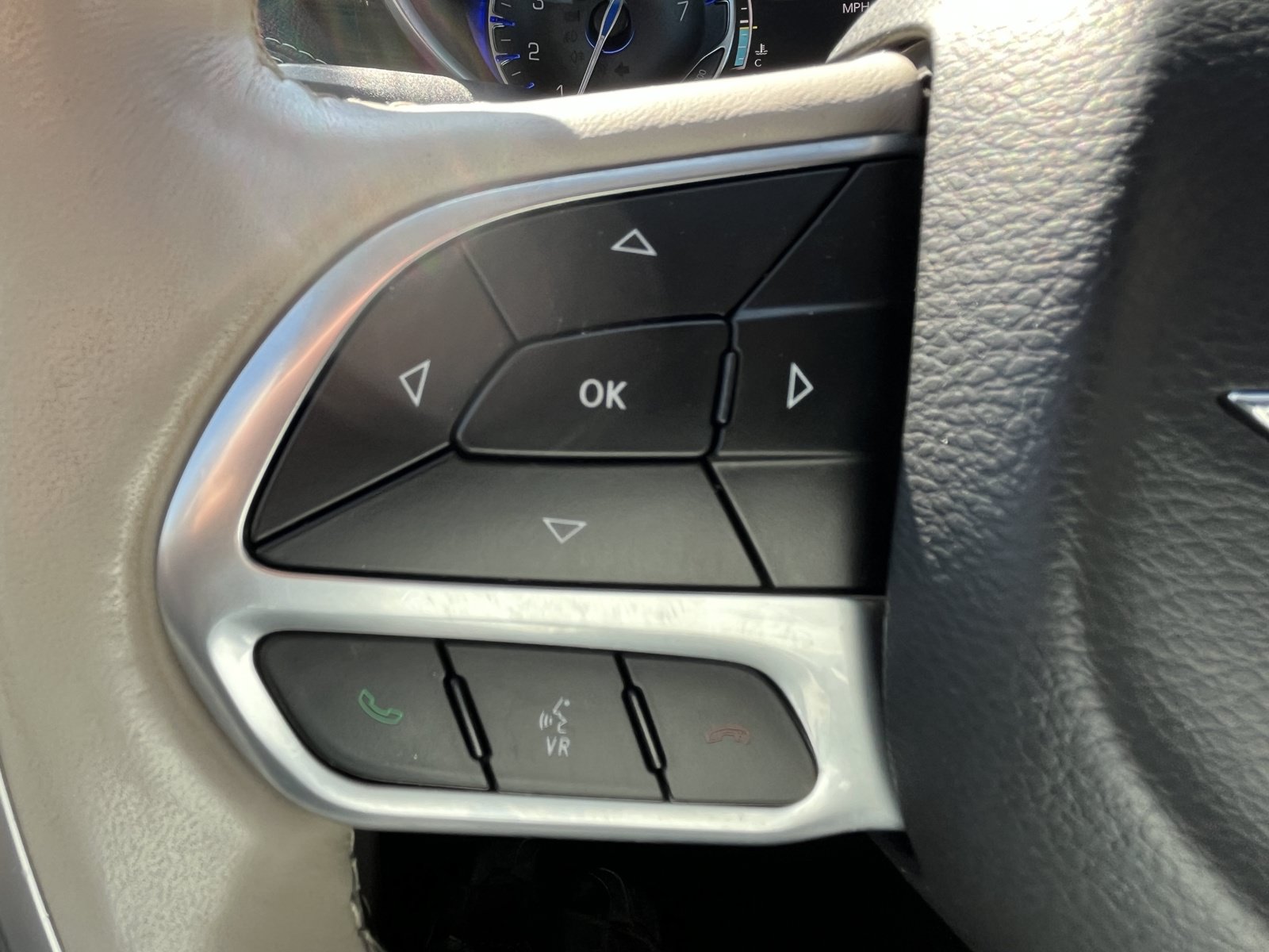 Used 2021 Chrysler Pacifica Limited w/ Uconnect Theater Family Group AWD/4WD image 39