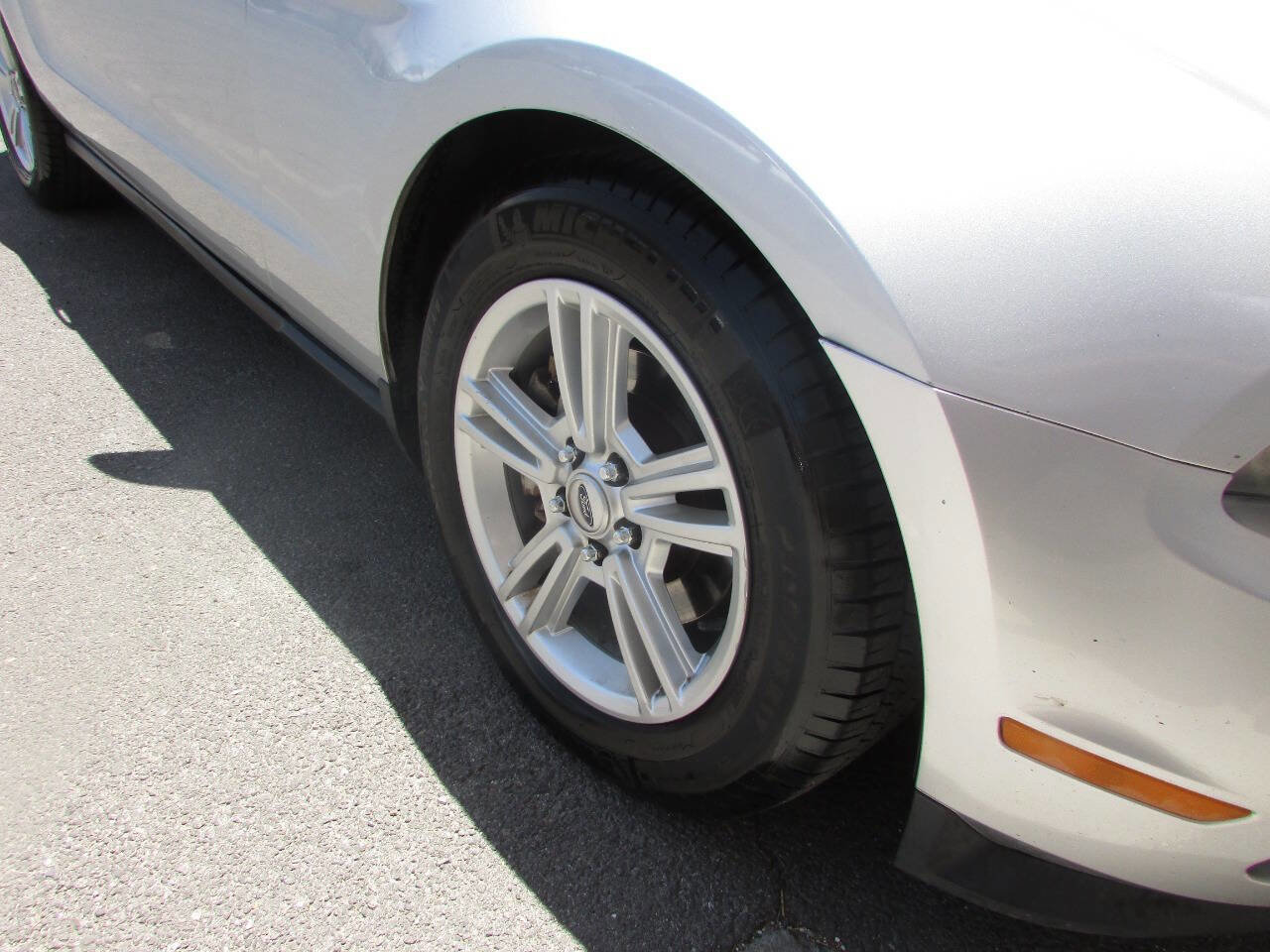 Used 2012 Ford Mustang Coupe RWD image 28