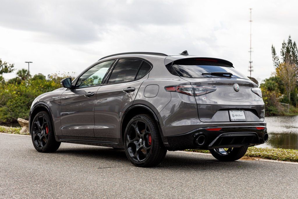 New 2025 Alfa Romeo Stelvio Sprint image 5