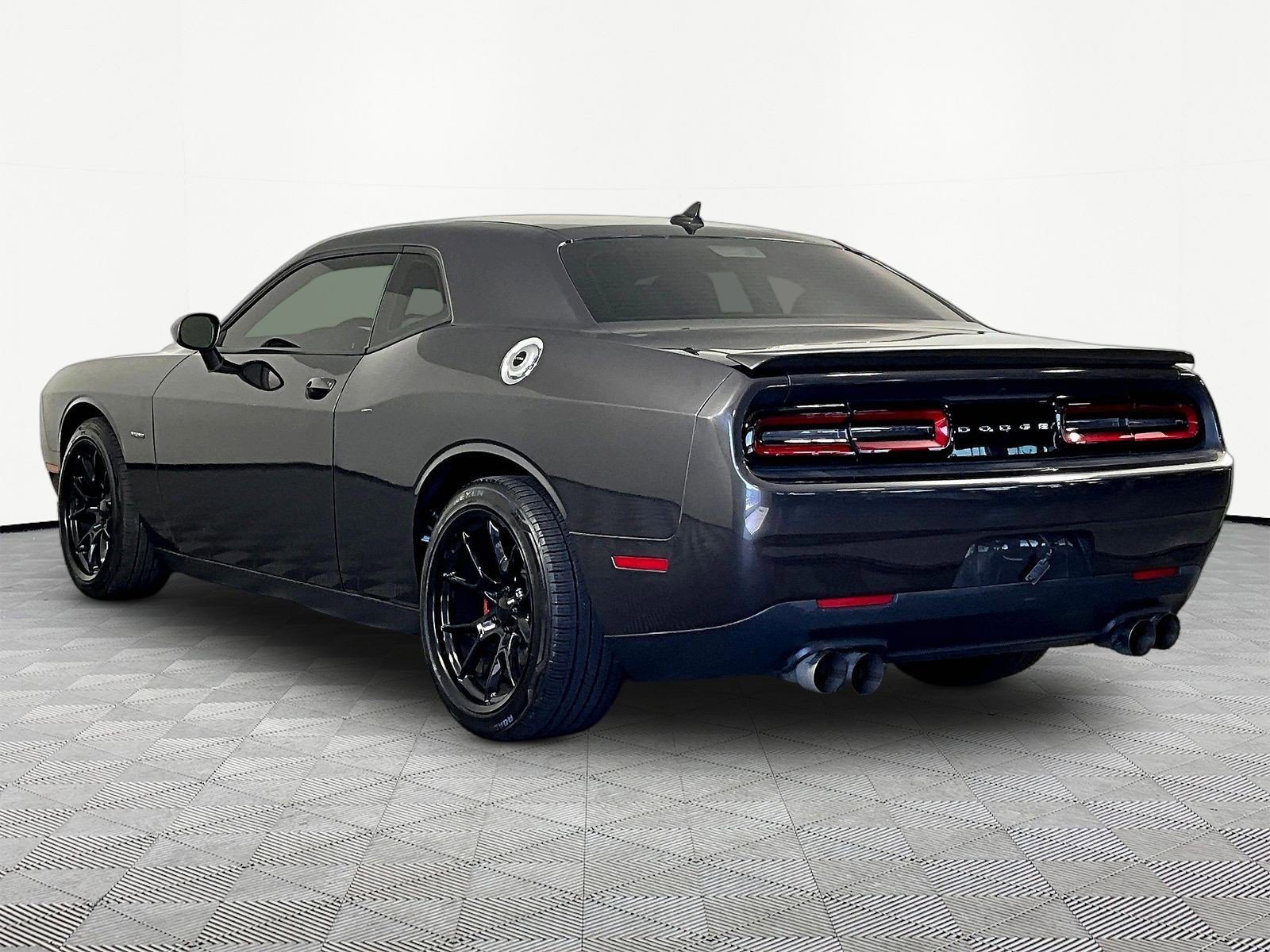 Used 2015 Dodge Challenger R/T w/ Quick Order Package 22B R/T RWD image 4
