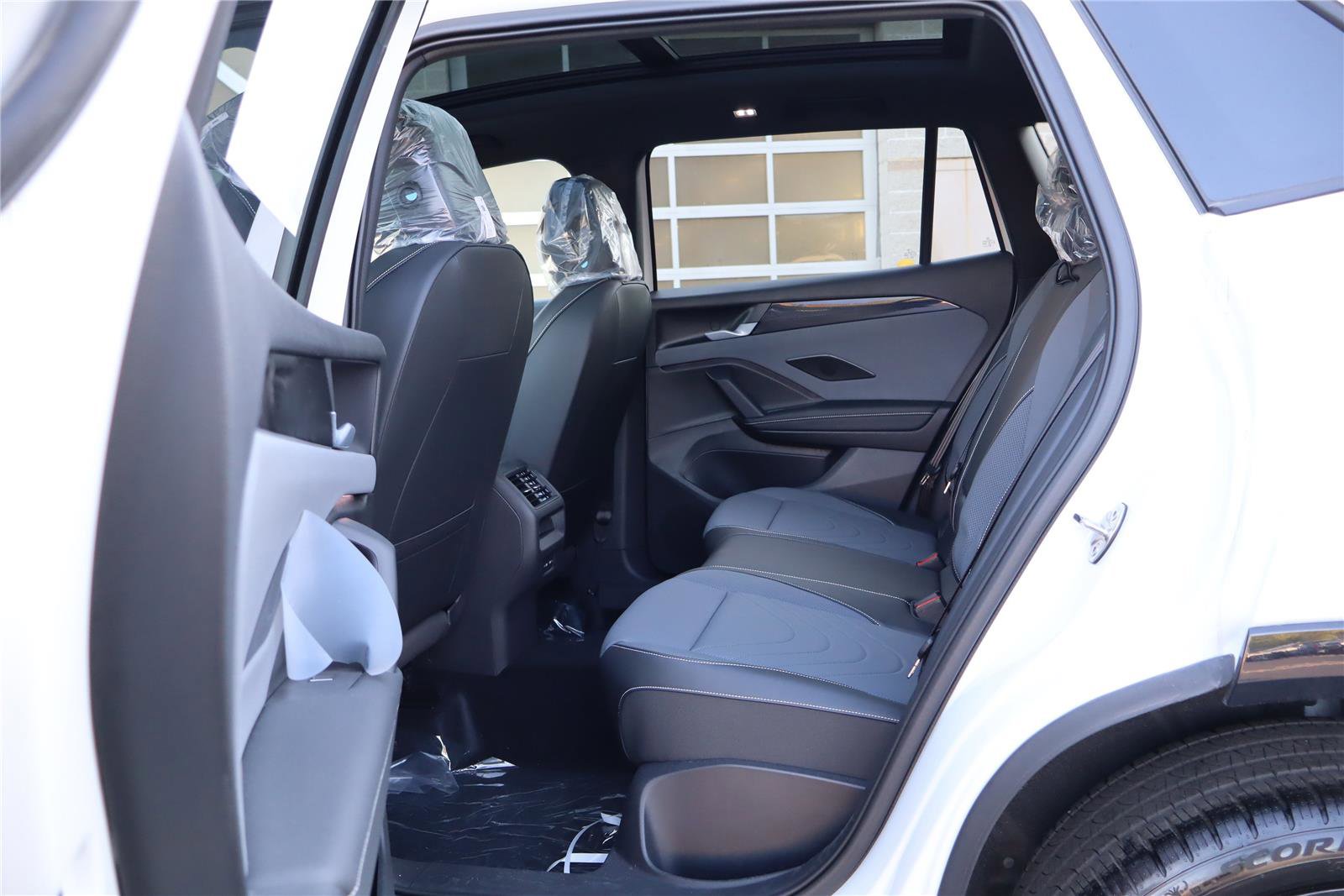 New 2026 Volkswagen Tiguan SE R-Line AWD/4WD image 24