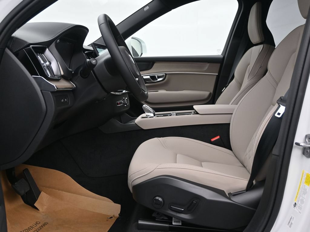 New 2026 Volvo XC90 T8 Plus w/ Protection Package Premier AWD/4WD image 11
