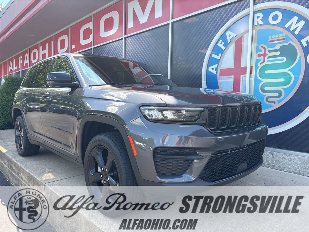 Used 2022 Jeep Grand Cherokee Altitude image 1