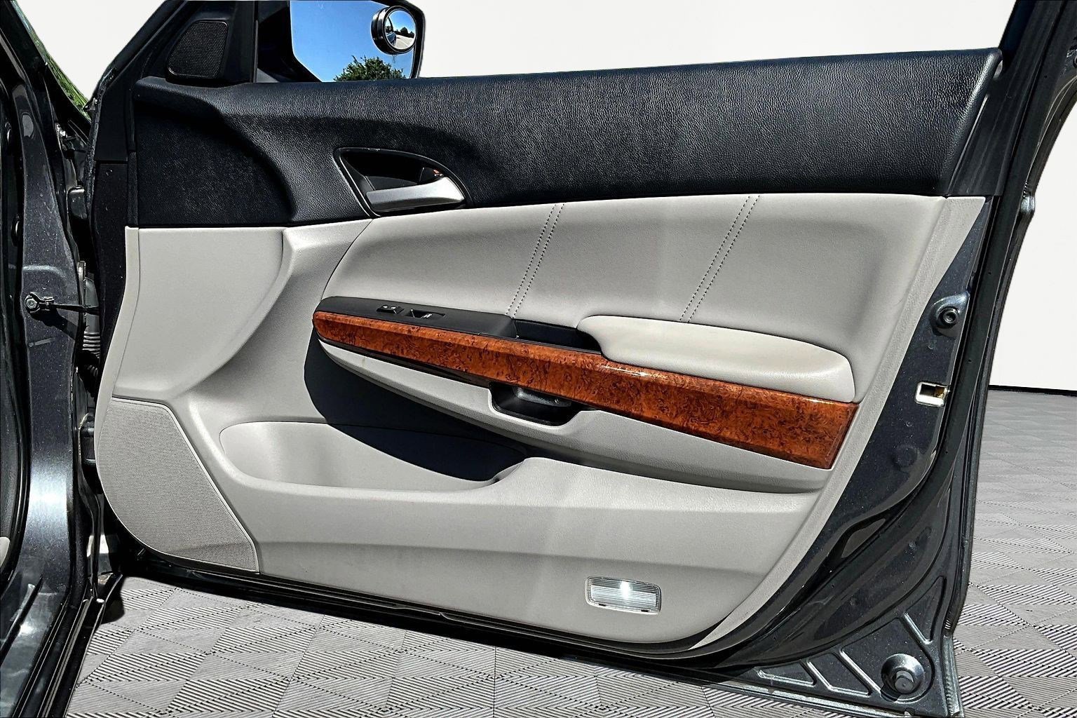 Used 2011 Honda Accord EX-L image 28