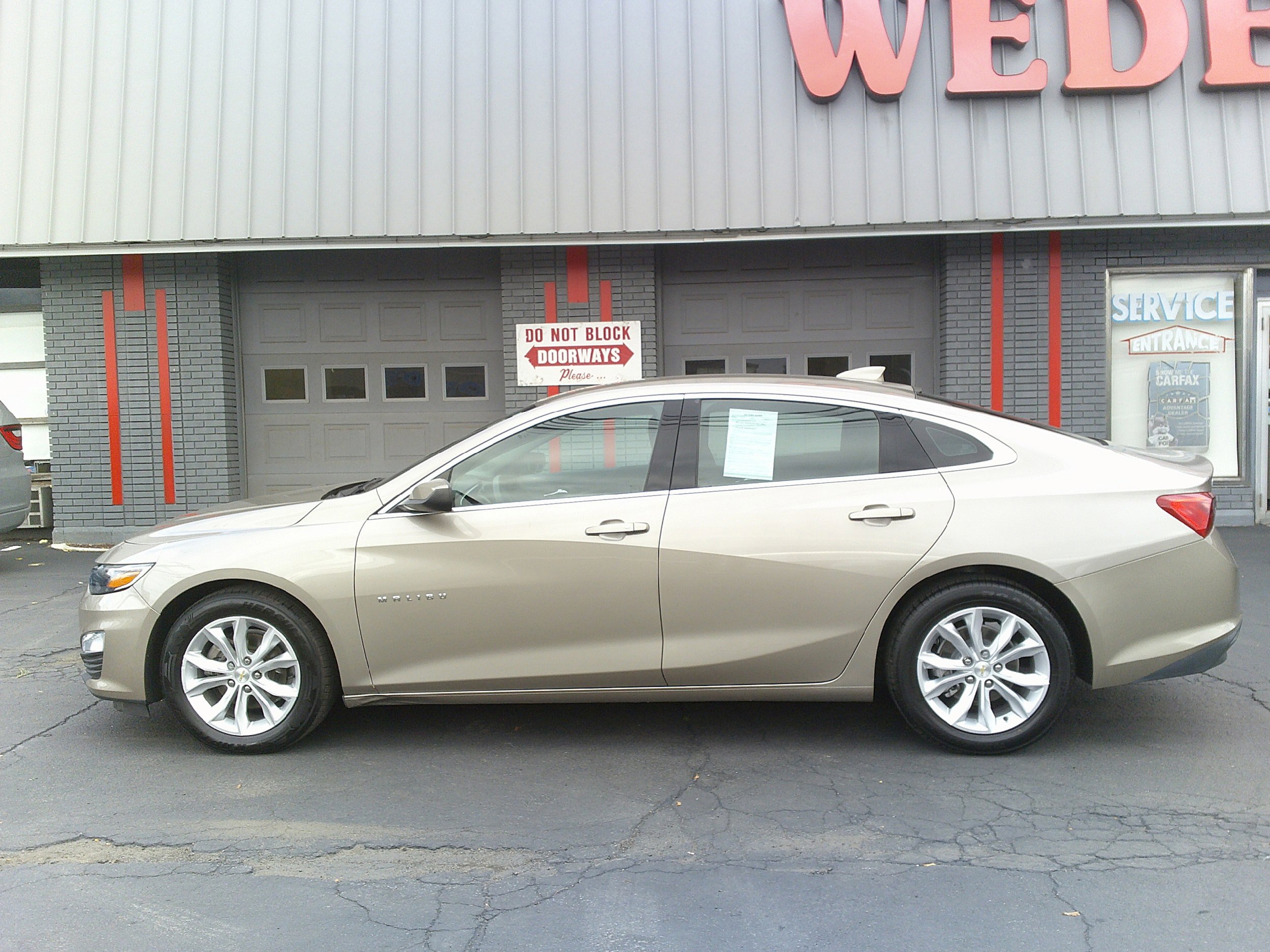Used 2023 Chevrolet Malibu LT FWD image 4