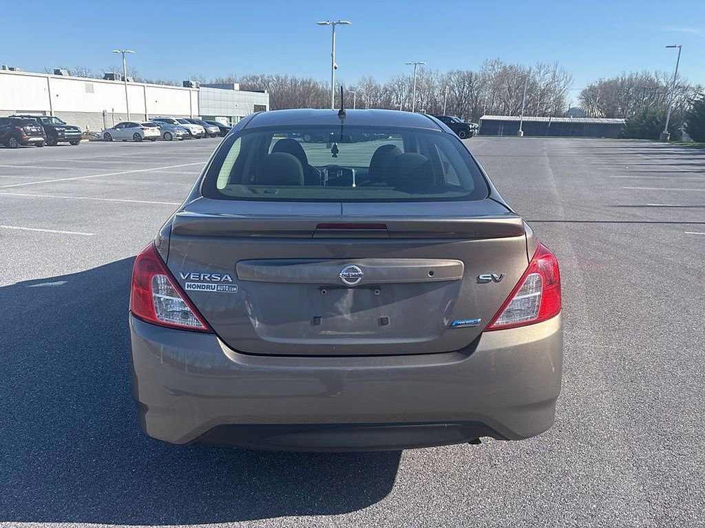 Used 2015 Nissan Versa SV image 4
