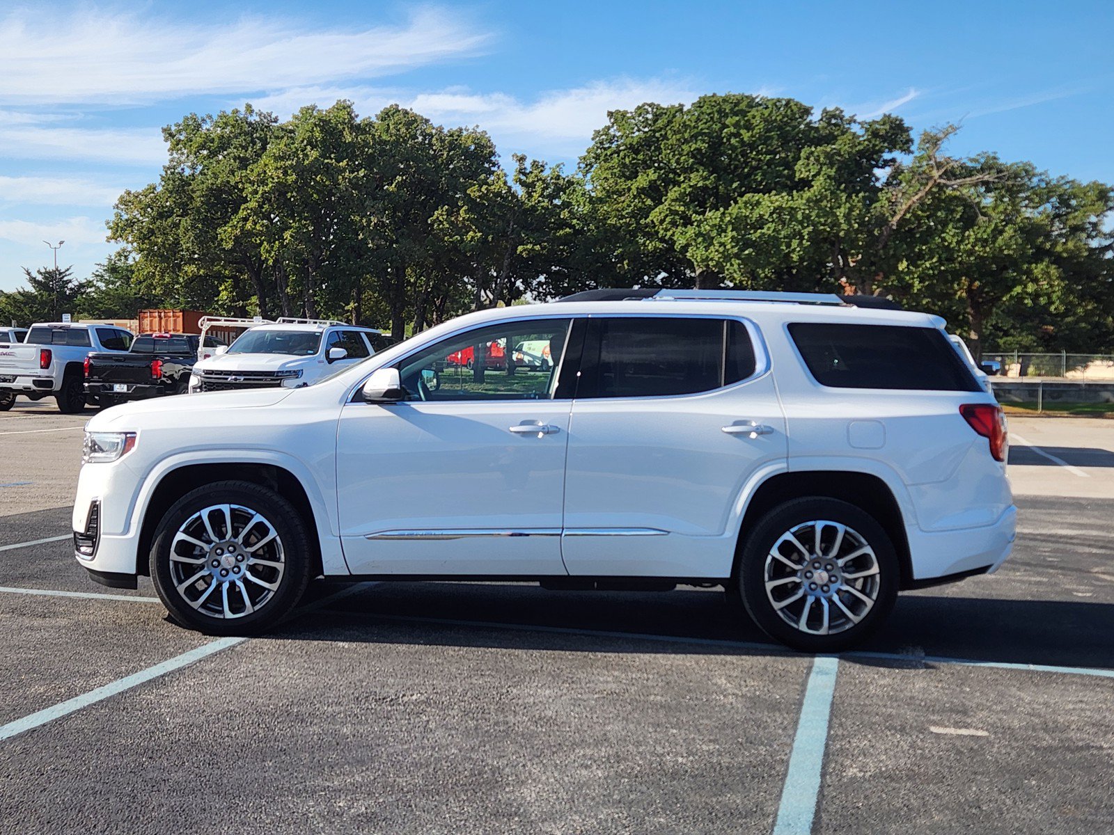 Used 2023 GMC Acadia Denali w/ Denali Ultimate Package FWD image 3