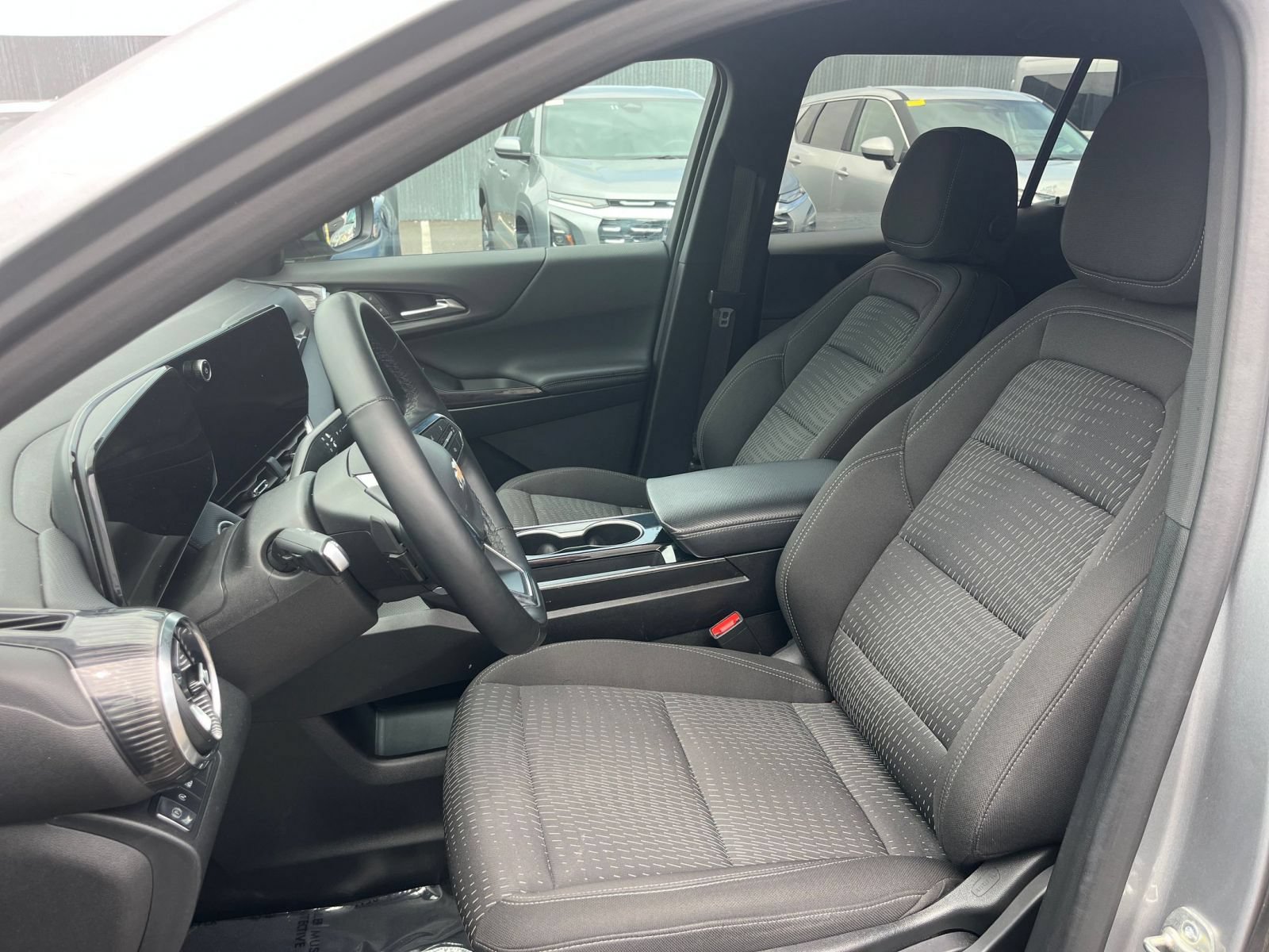 Used 2025 Chevrolet Equinox LT FWD image 36