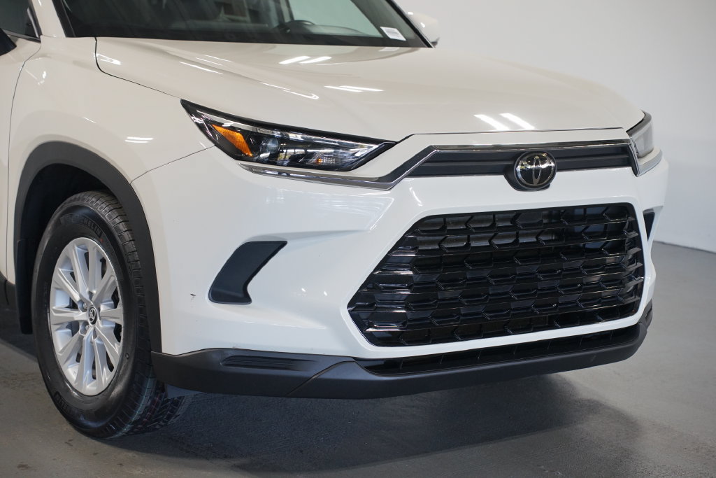 Certified 2024 Toyota Grand Highlander AWD image 4