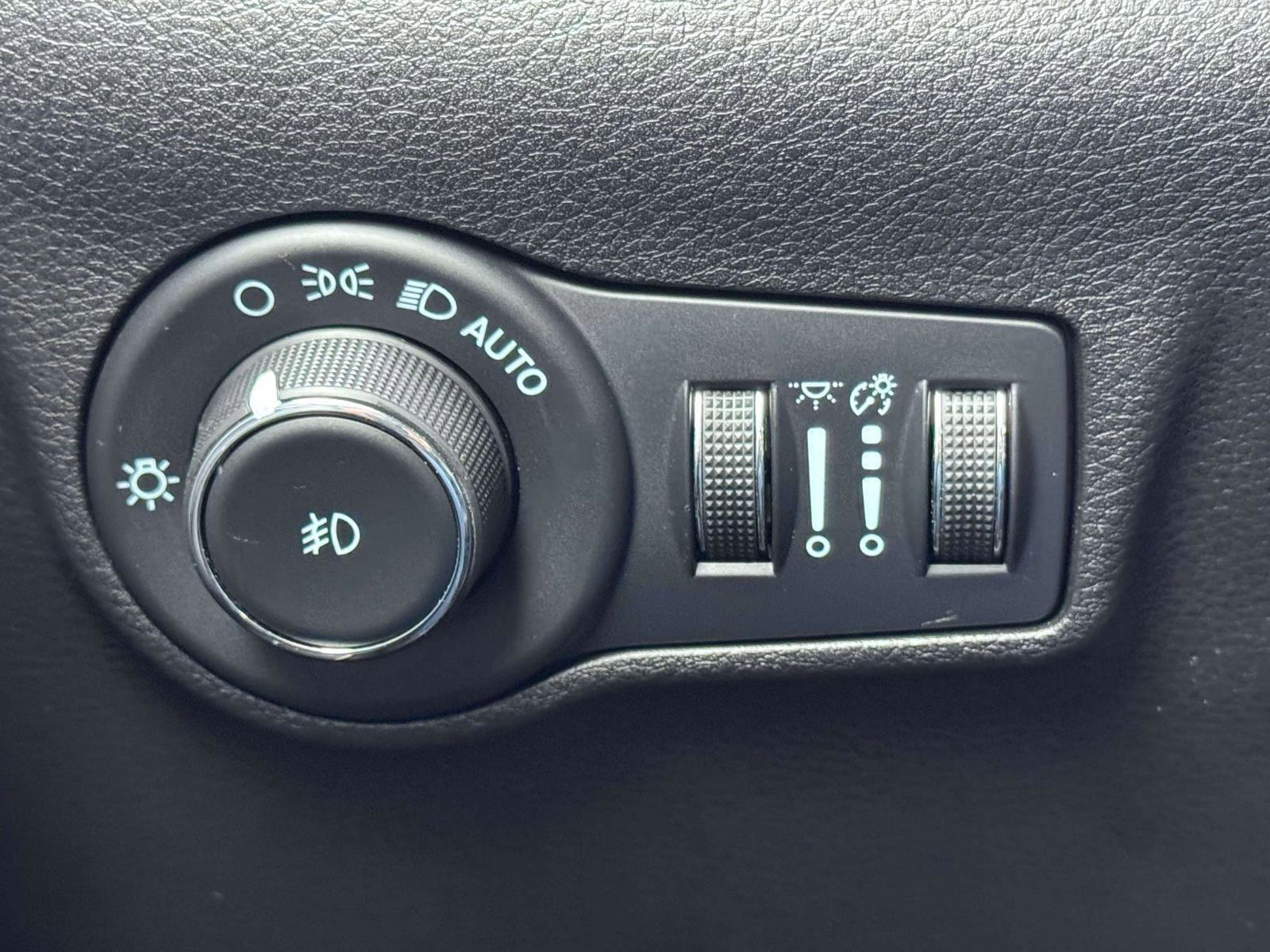 Used 2023 Jeep Compass Latitude w/ Convenience Group image 18