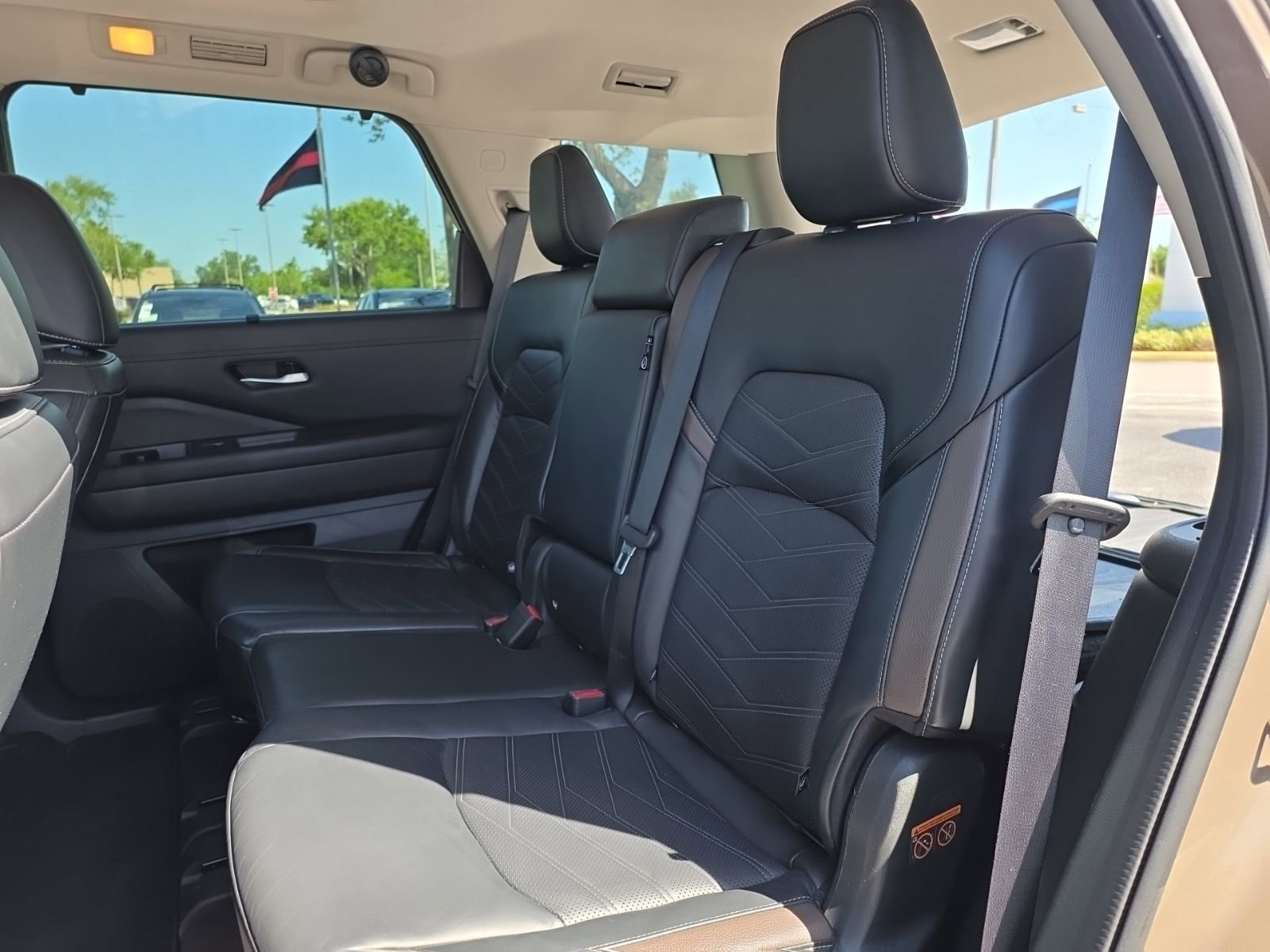 Certified 2023 Nissan Pathfinder Platinum w/ Cargo Package AWD/4WD image 21