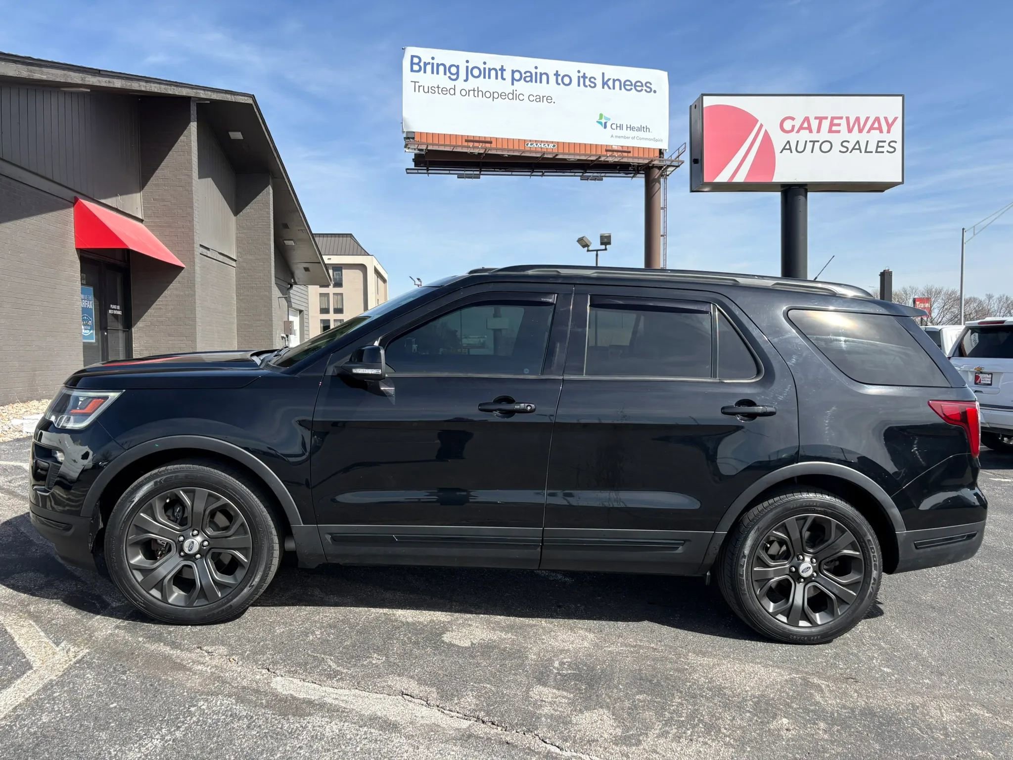 Used 2018 Ford Explorer Sport w/ Equipment Group 401A image 2