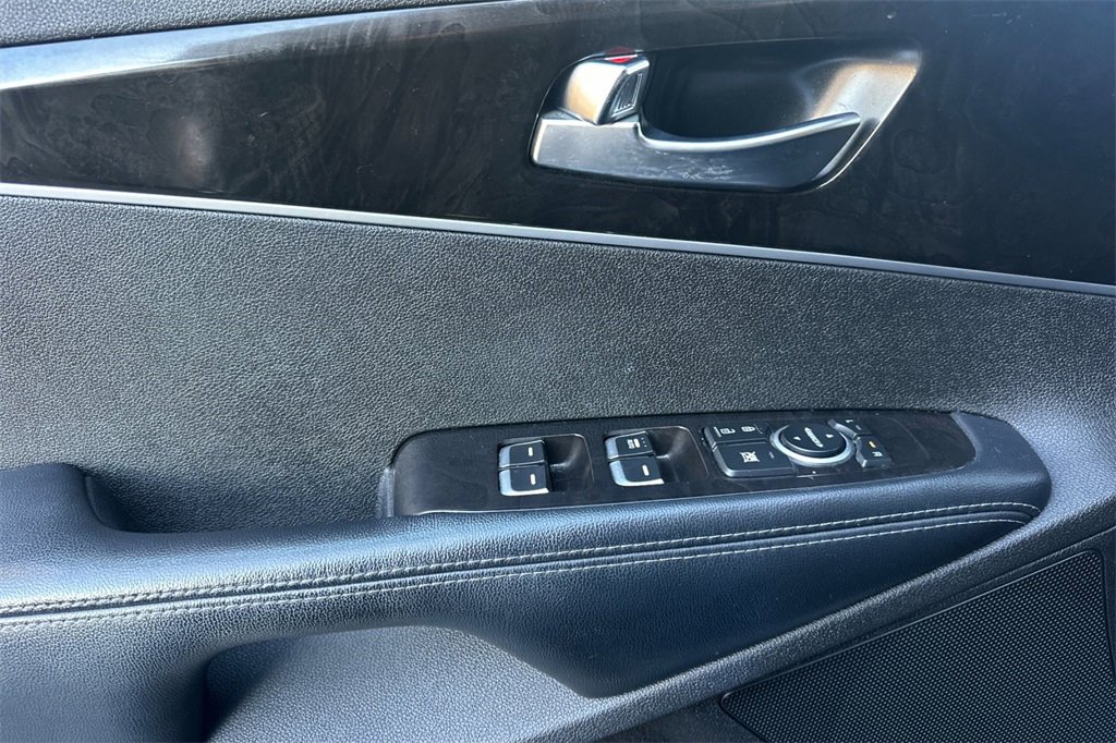 Used 2016 Kia Sorento EX image 12