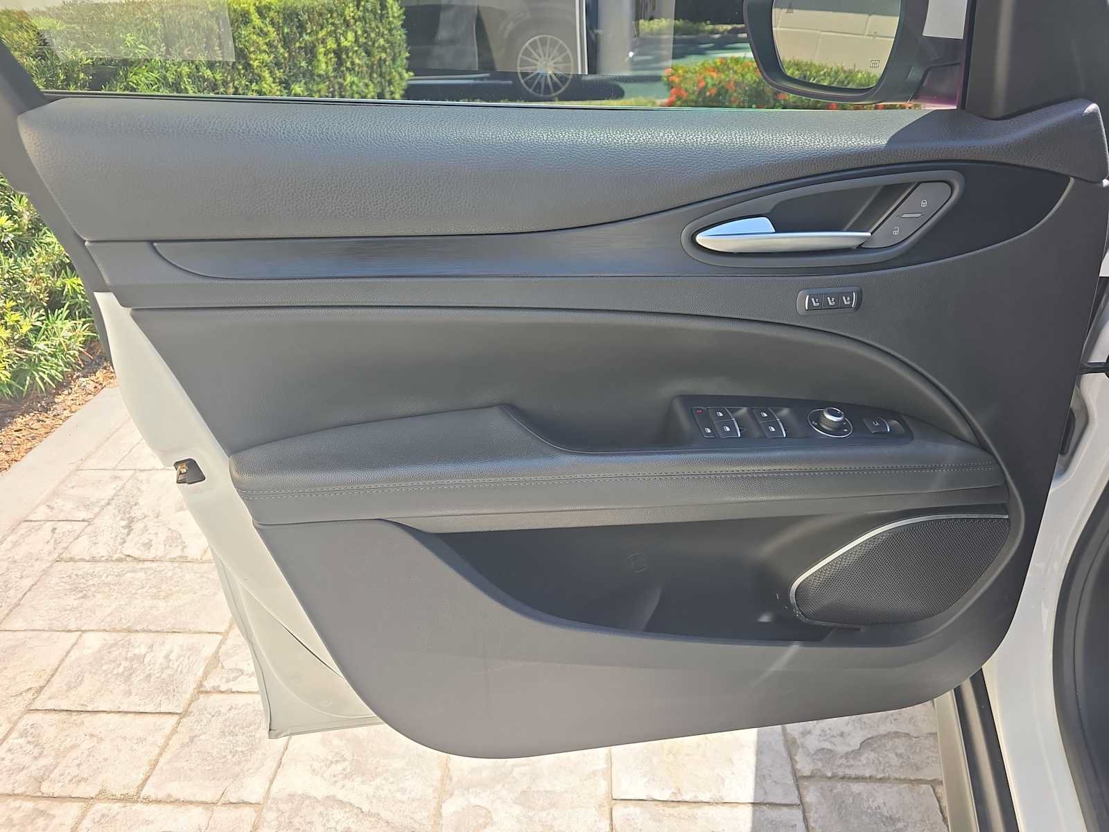 Used 2019 Alfa Romeo Stelvio AWD image 13