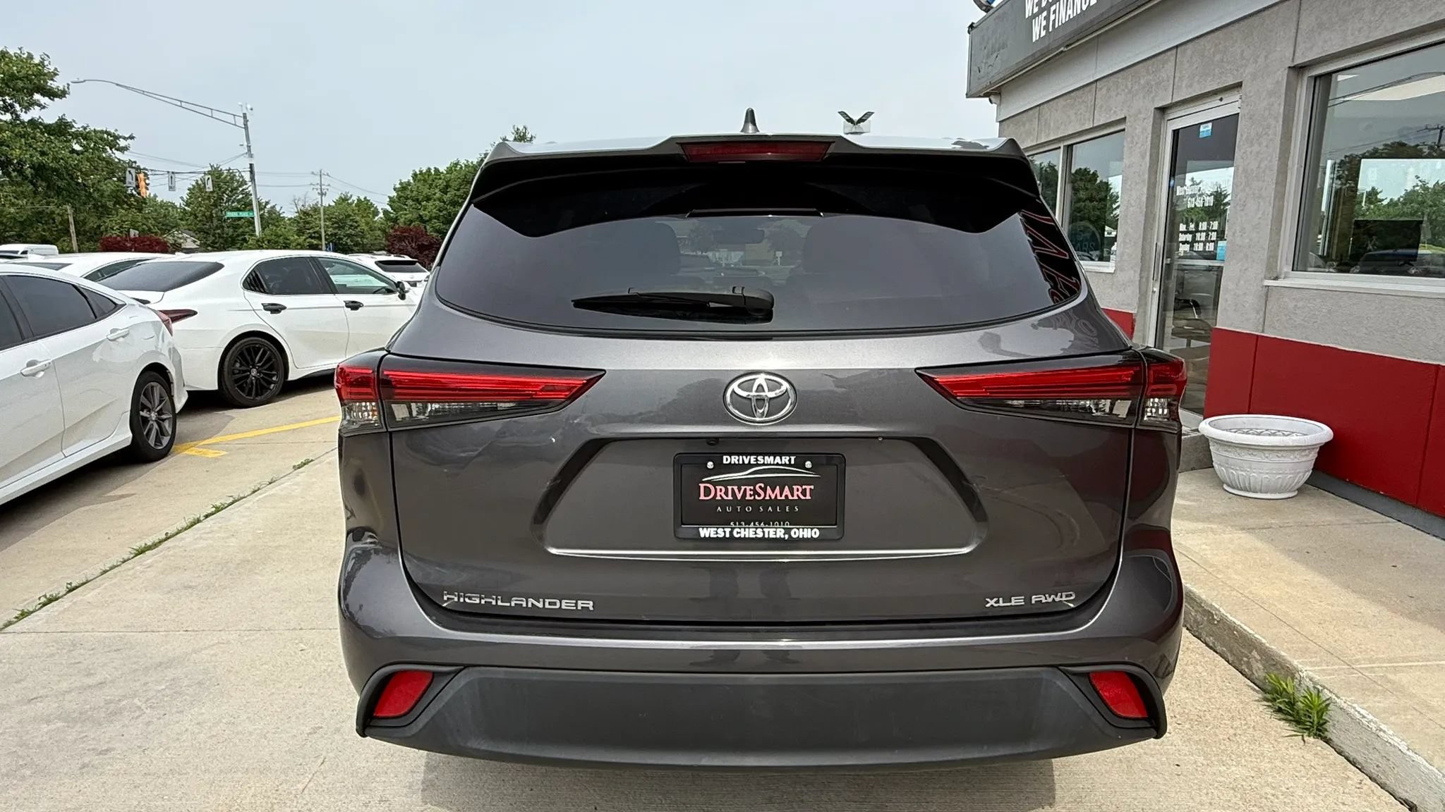 Used 2022 Toyota Highlander XLE AWD/4WD image 8