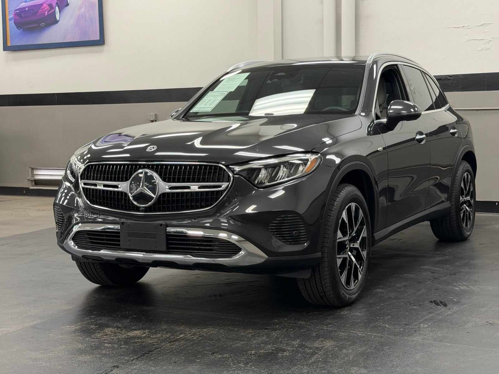 Used 2025 Mercedes-Benz GLC 350e 4MATIC image 5