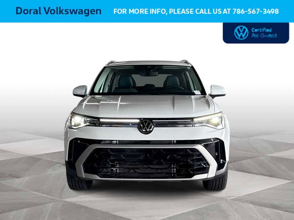 Used 2025 Volkswagen Taos SEL AWD/4WD image 3