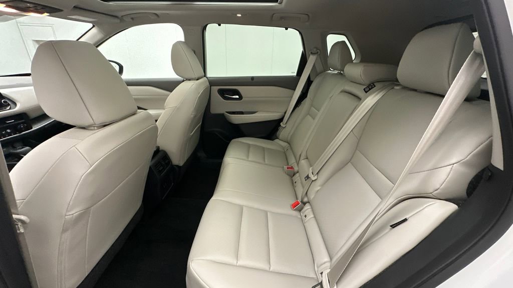 Used 2023 Nissan Rogue SV w/ SV Premium B Package image 9