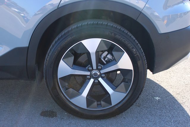 Used 2025 Volvo XC40 B5 Plus image 39