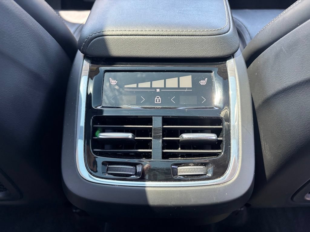 Used 2022 Volvo XC60 B5 Inscription w/ Advanced Package AWD/4WD image 23
