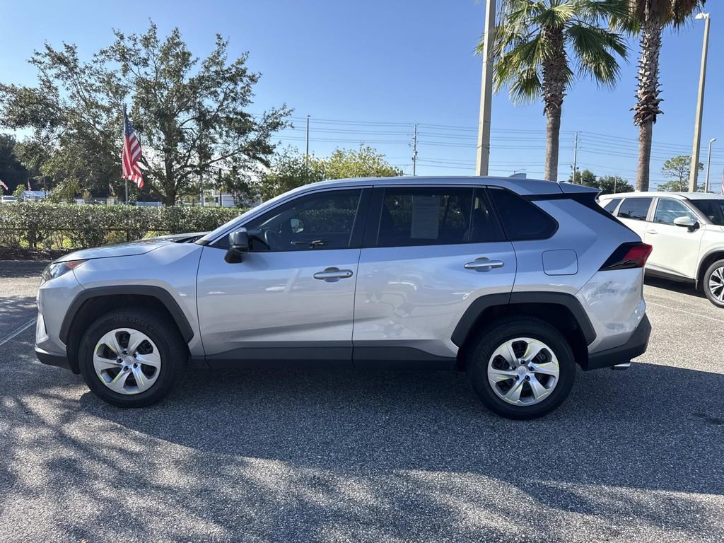 Used 2022 Toyota RAV4 LE image 7