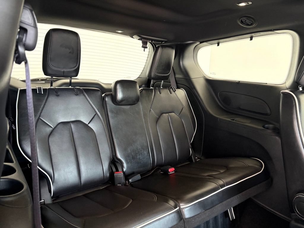 Used 2025 Chrysler Pacifica Limited FWD image 41