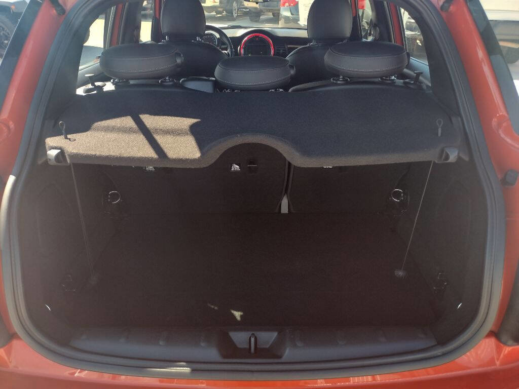 Used 2019 MINI Cooper 4-Door Hardtop w/ Storage Package image 21
