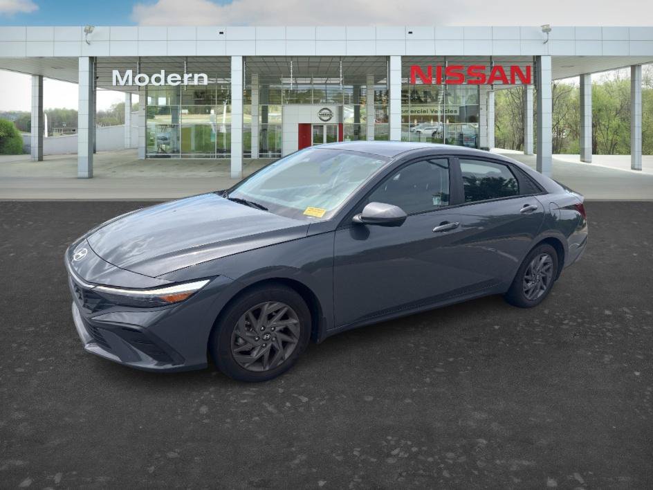 Used 2024 Hyundai Elantra SEL FWD video 1