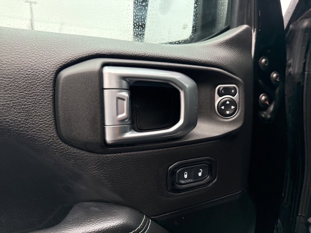 Used 2022 Jeep Wrangler Unlimited Sahara image 11