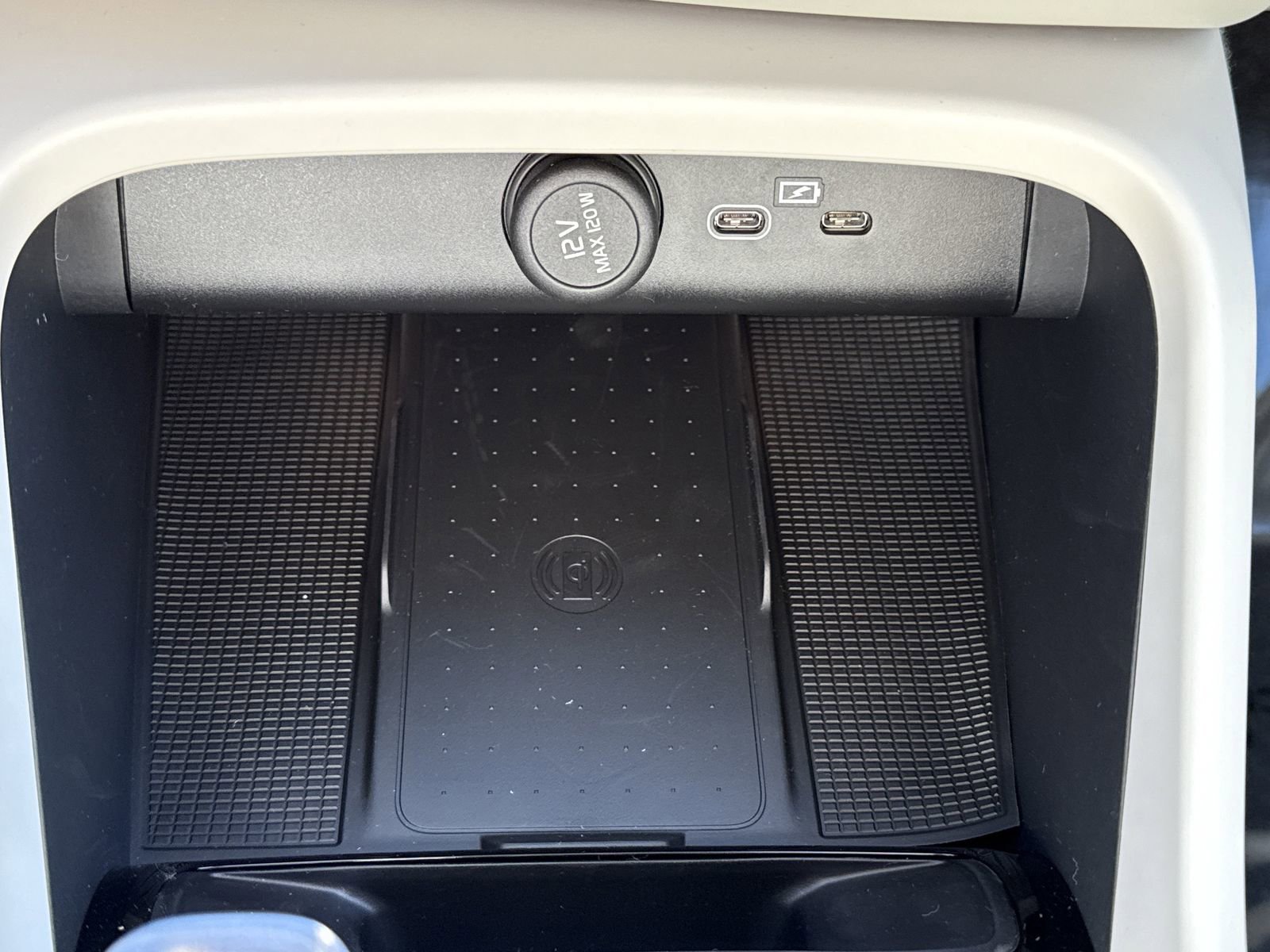 New 2026 Volvo XC40 B5 Plus w/ Protection Package Premier image 28