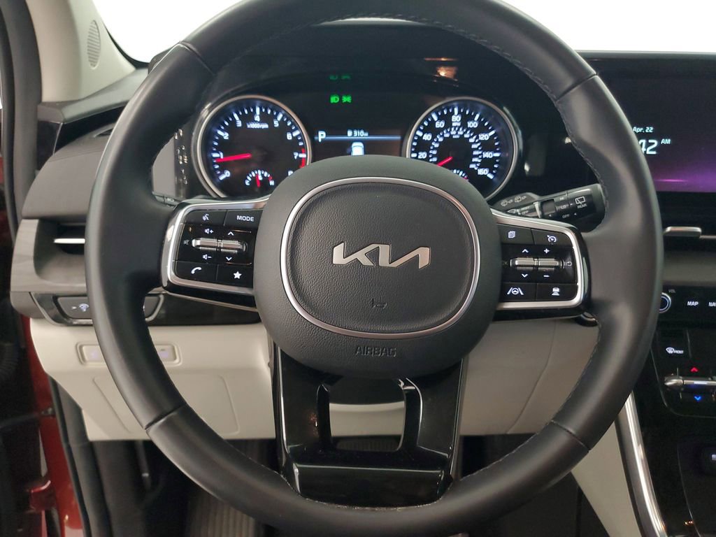 Used 2024 Kia Carnival EX FWD image 16